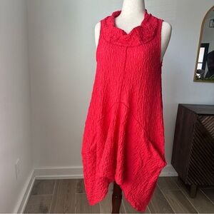 Yushi Sleeveless Cowl Neck Textured Asymmetrical Tunic in Red